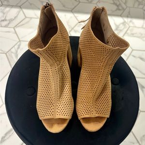 Gianni Bini leather peep toe booties